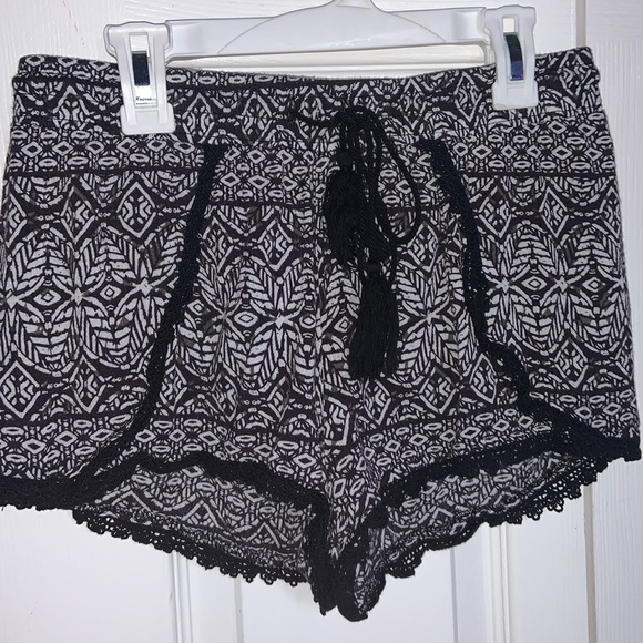 Black and White Indie Print Shorts- Women’s Small - Picture 1 of 4
